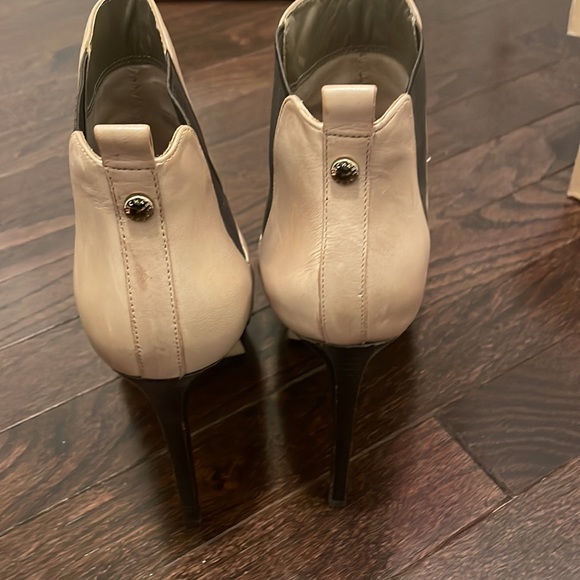 Michael Kors Meadow Booti Khaki color size 7.5 - Picture 3 of 5